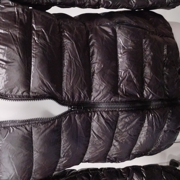 Sarin Matthews black nylon wet look down puffer jacket. Mint condition. Large - Picture 4 of 10
